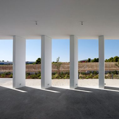 Αποτεφρωτήριο Ριτσώνας, εξωτερικός χώρος