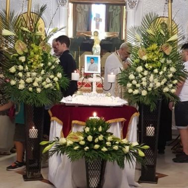 Εσωτερικό Ναού με Ανθοστήλες - Μνημόσυνο - Γραφείο Τελετών Φωτεινοπούλου Δήμητρα